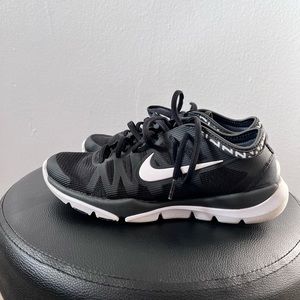 Nike black and white Athletic shoes